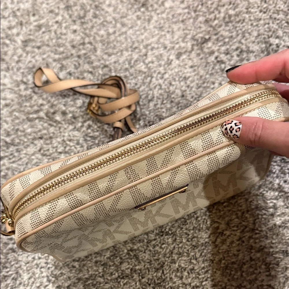 Michael Kors MK Cream Crossbody Bag purse handbag designer clutch bag wallet